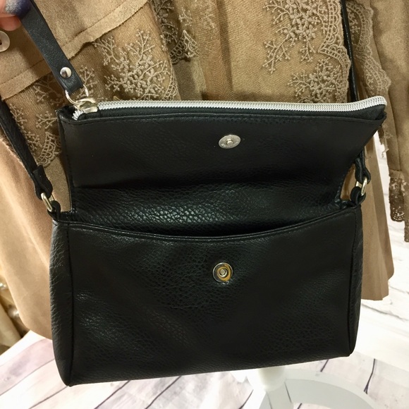 Kenneth Cole Reaction black leather crossbody bag - Picture 4 of 9